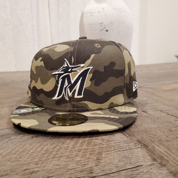 NEW ERA MIAMI MARLINS ARMED FORCES BASEBALL HAT - Picture 2 of 3